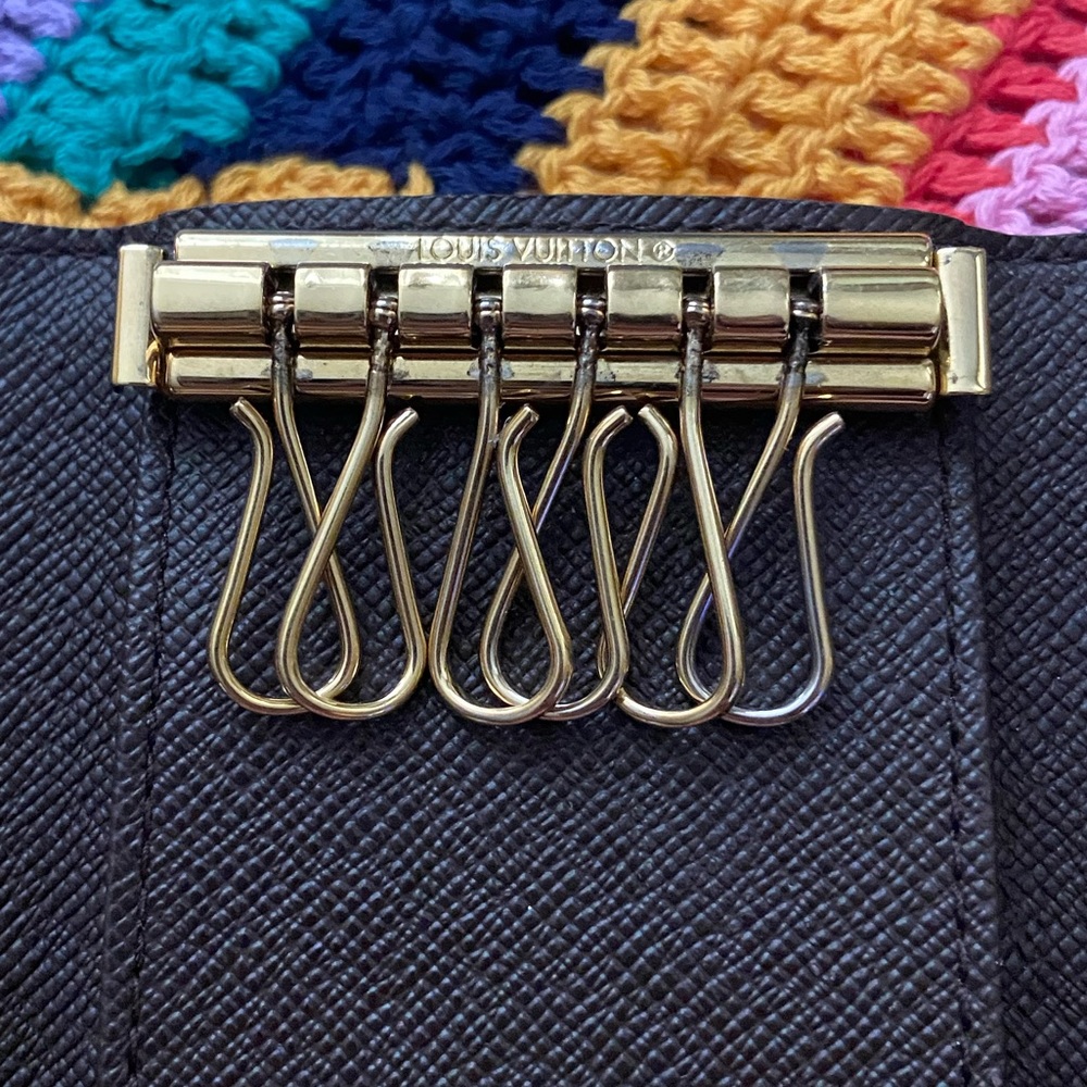 Louis Vuitton 6 Key Holder in Damier Ebene - Picture 8 of 13